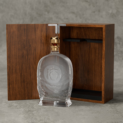 Hộp Rượu Gỗ Chạm Nổi Louis XIII Đẳng Cấp - chi tiết chạm nổi hình chai rượu 3D, phong cách Louis XIII đẳng cấp t chất lượng cao cấp